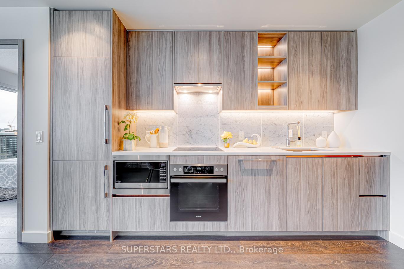 1 Bedroom Condo at 95 Mcmahon, Toronto For sale