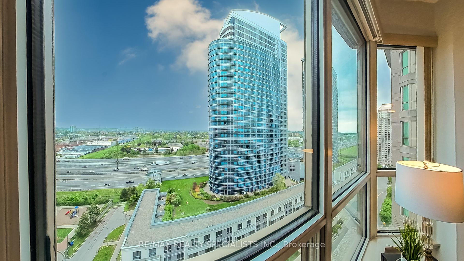 1 Bedroom Condo at 8 LEE CENTRE, Toronto For sale