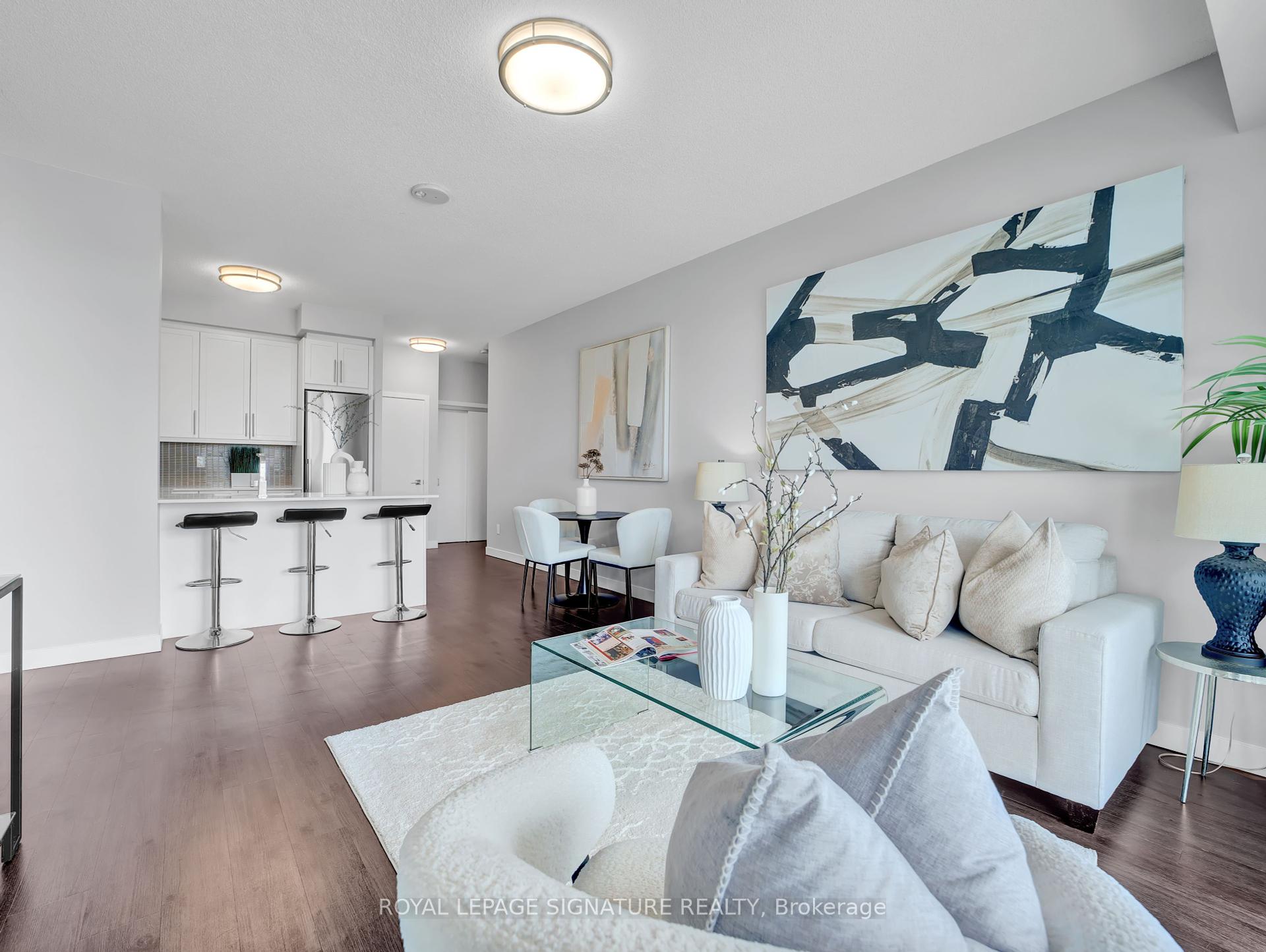 2 Bedrooms Condo at 2081 Fairview, Burlington For sale