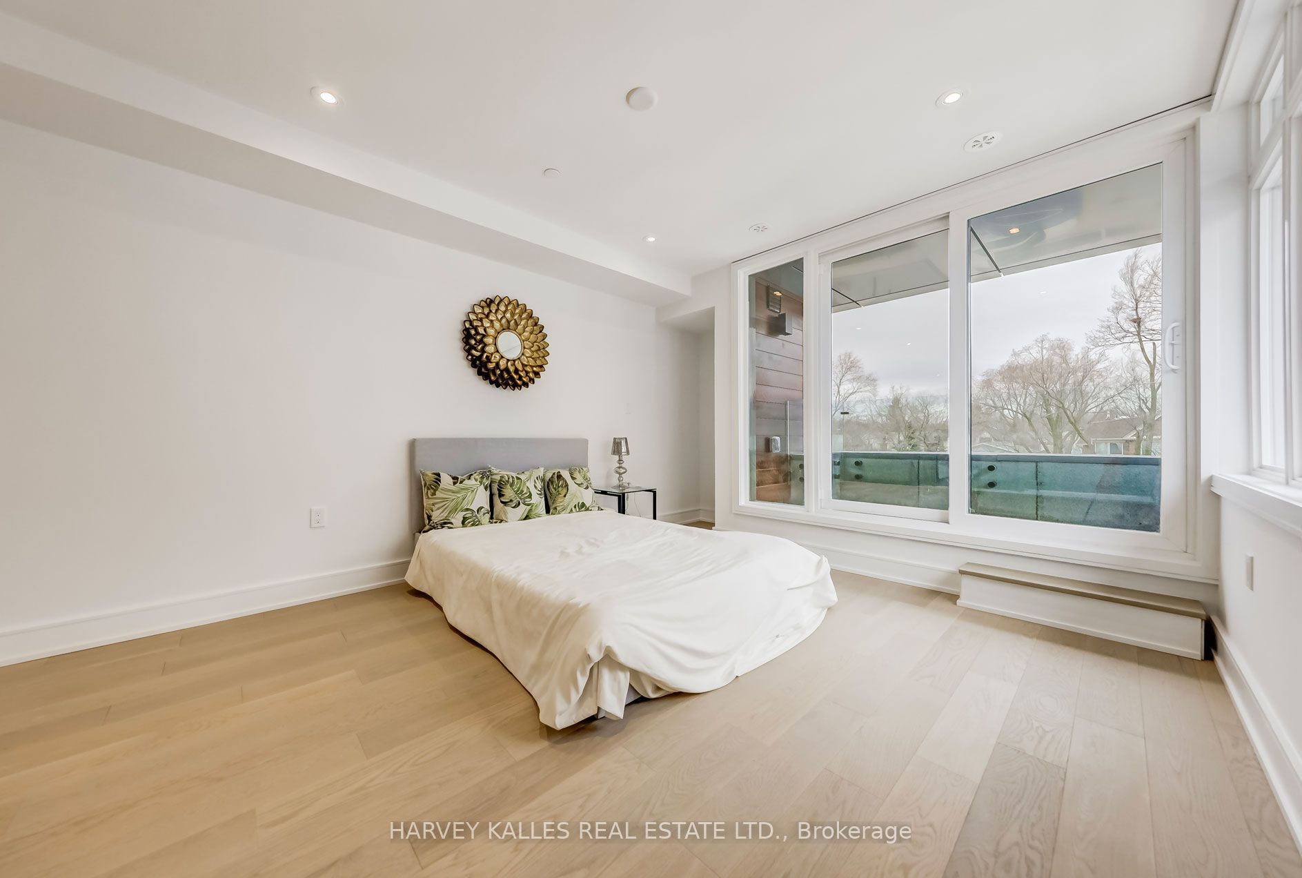 36A Churchill Avenue W