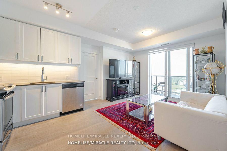 3 Bedrooms Condo at 8 Nahani, Mississauga For sale