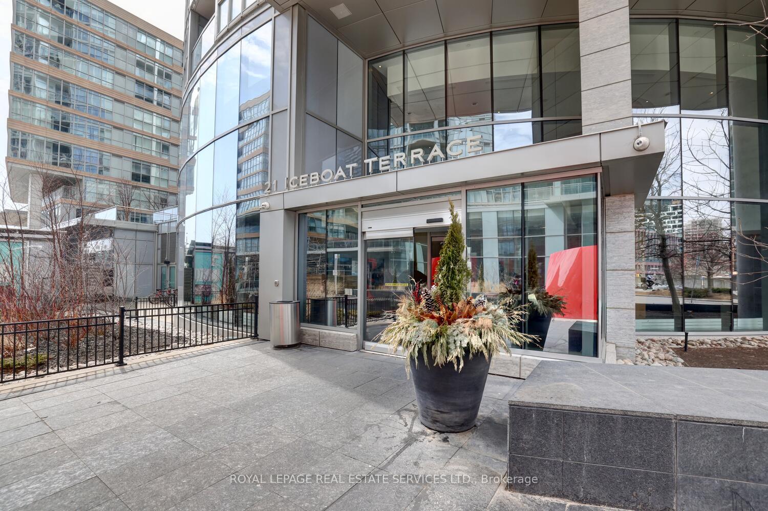 1 Bedroom Condo at 21 Iceboat,  Toronto For sale