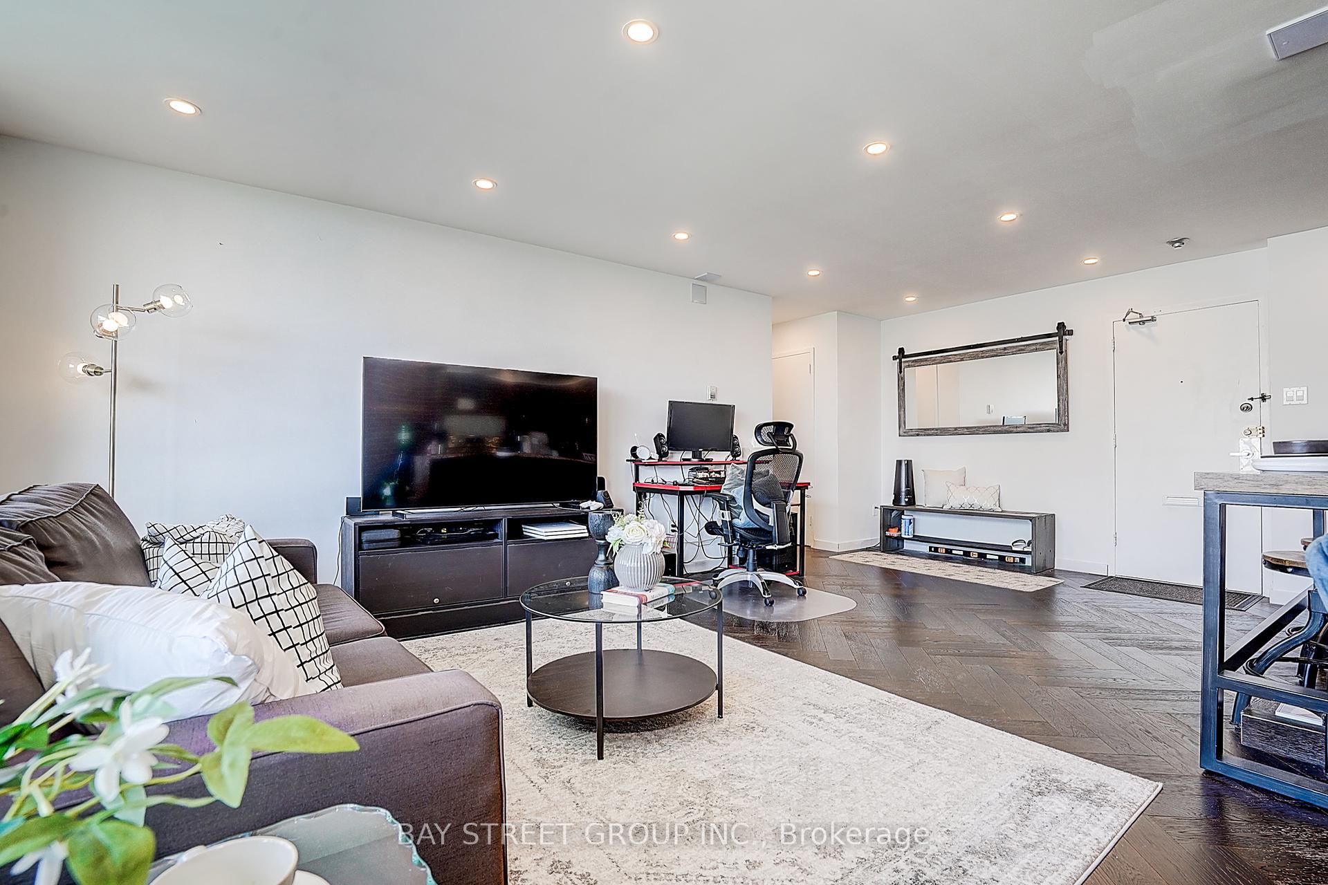 2 Bedrooms Condo at 10 Parkway Forest, Toronto For sale
