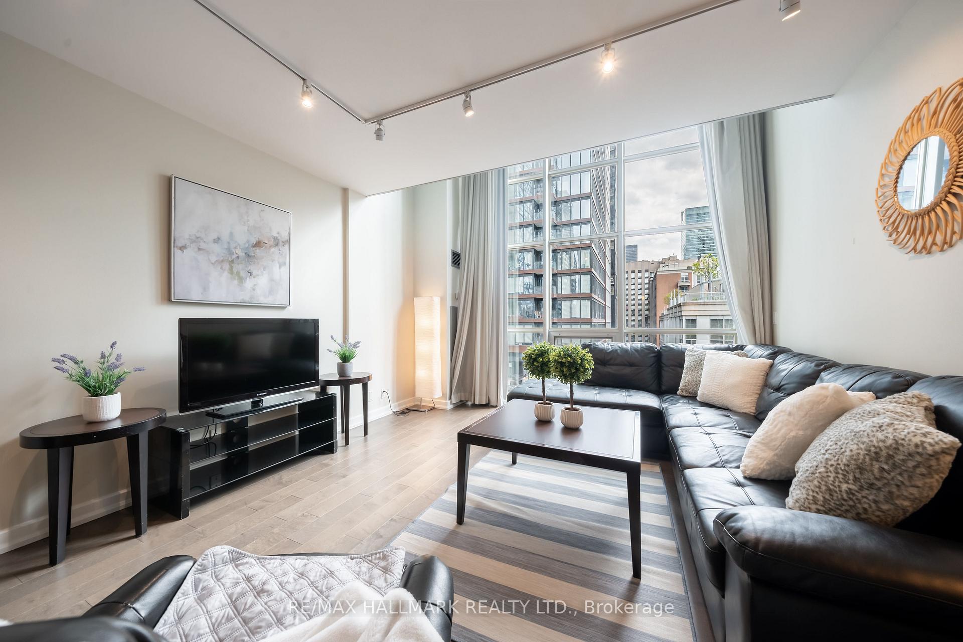 2 Bedrooms Condo at 36 Blue Jays,  Toronto For sale