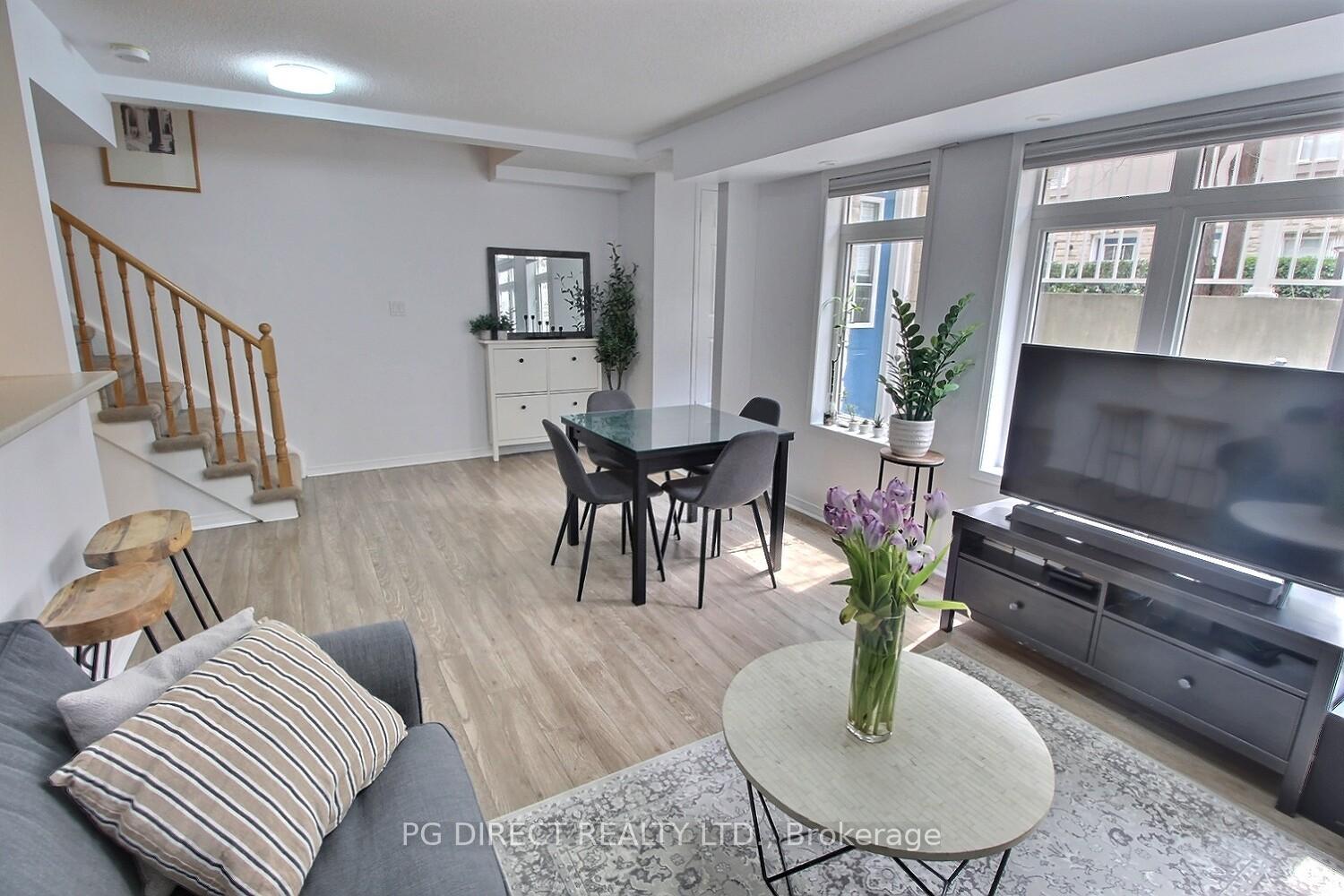 2 Bedrooms Condo at 50 Turntable, Toronto For sale