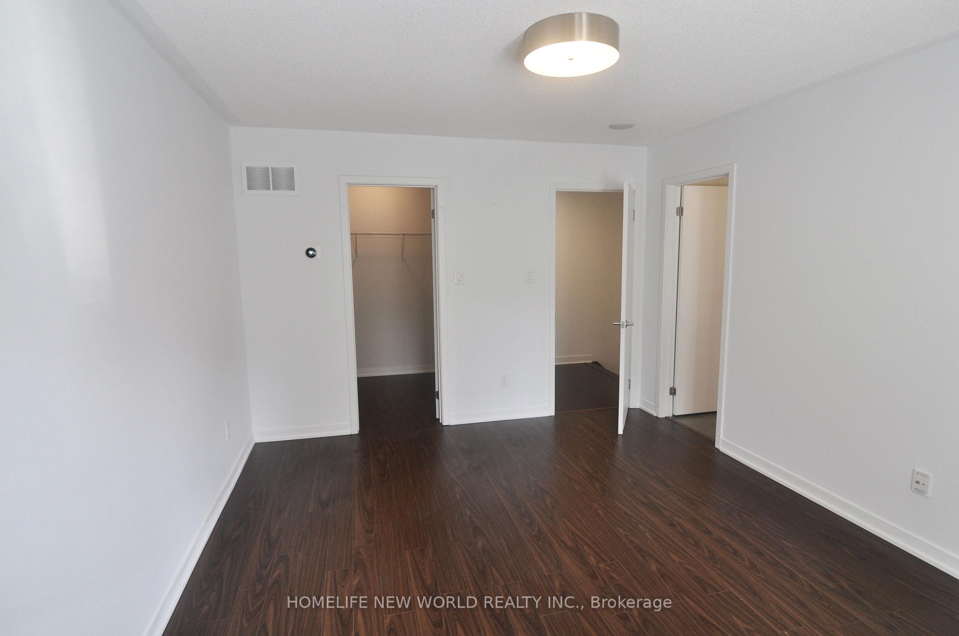 3 Bedrooms Condo at 370 Square One,  Mississauga For sale