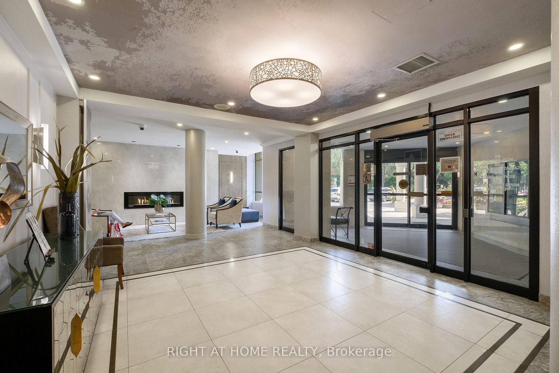 3 Bedrooms Condo at 120 Promenade,  Vaughan For sale