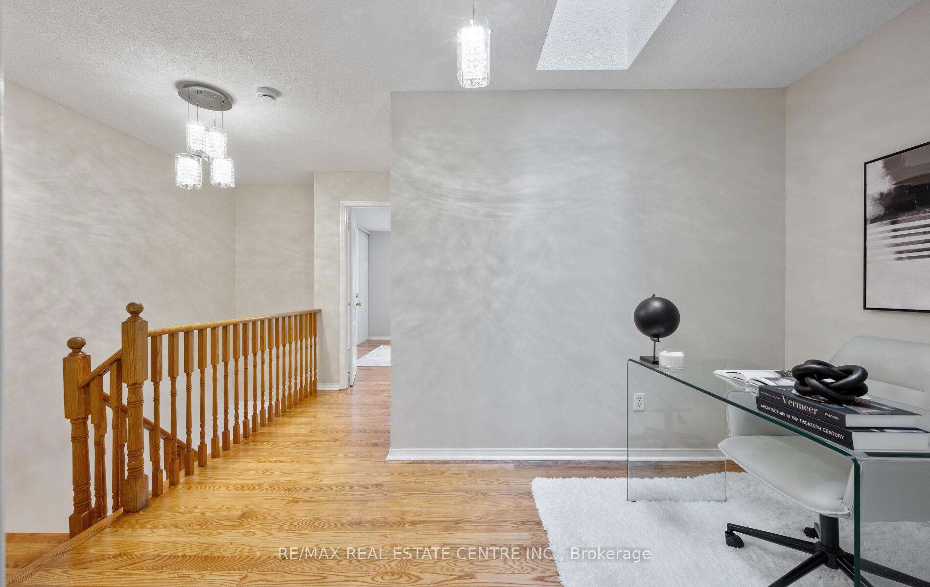 4 Bedrooms Condo at 5030 Heatherleigh, Mississauga For sale