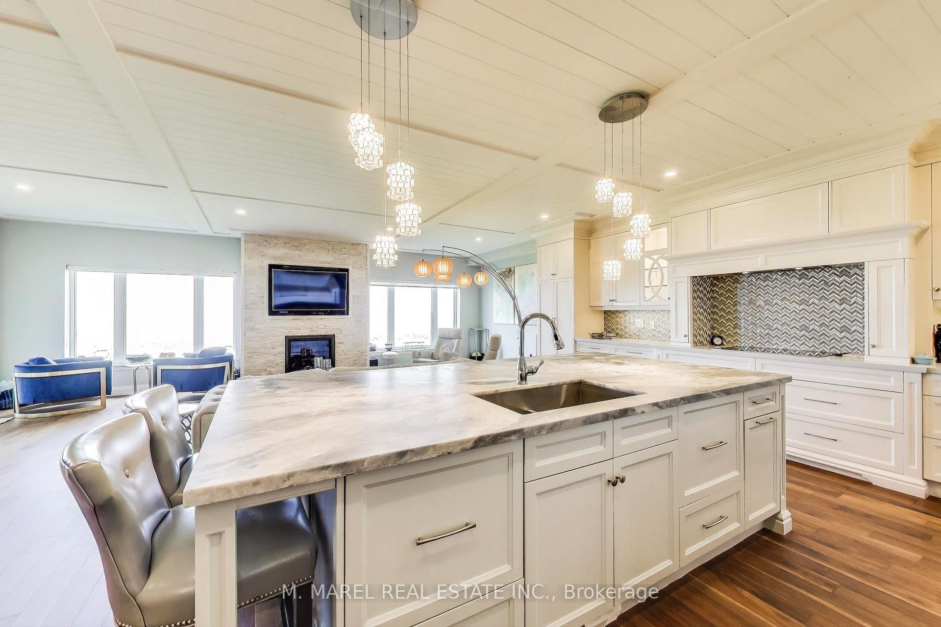 4 Bedrooms Condo at 484 Millen, Hamilton For sale