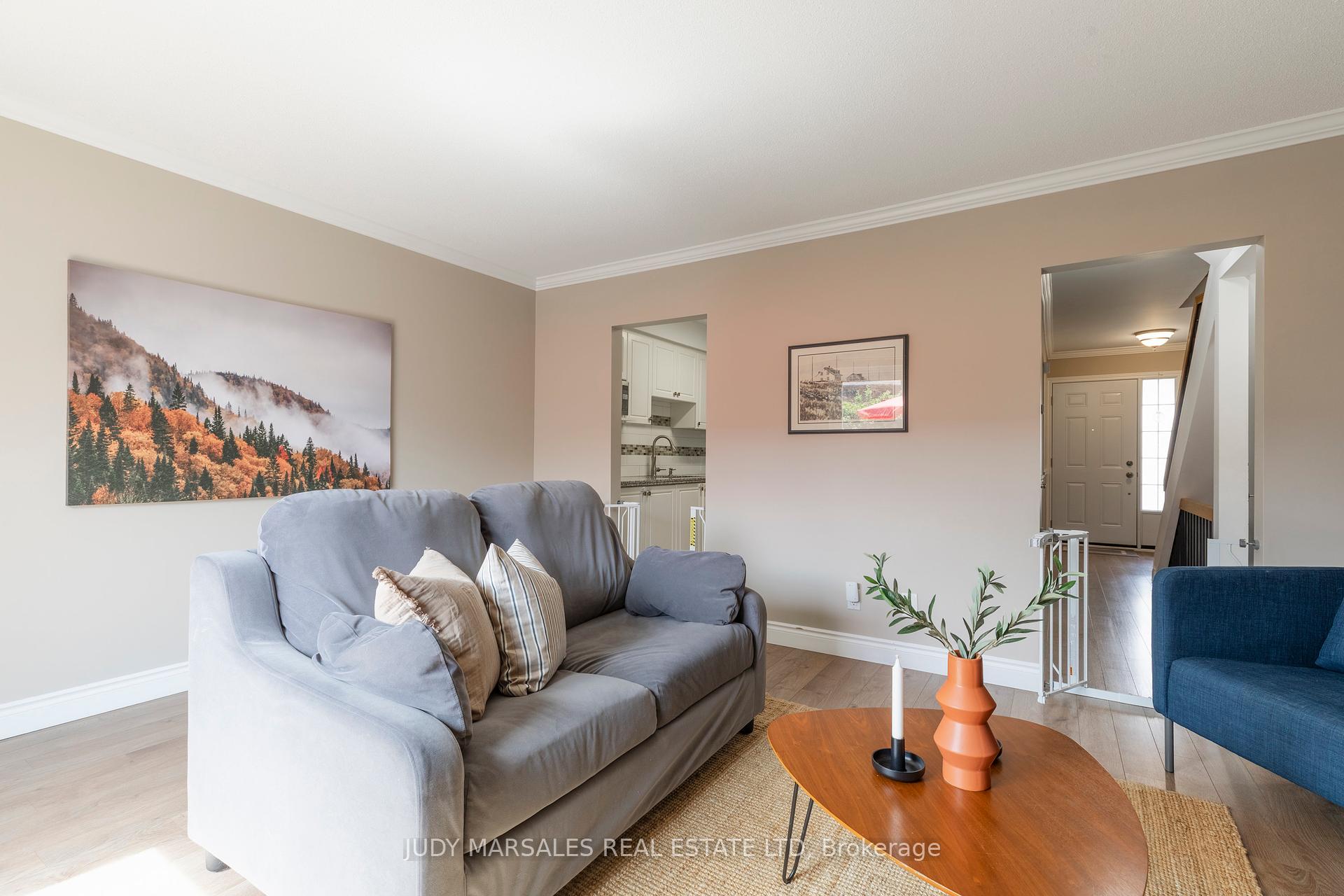 3 Bedrooms Condo at 3035 Glencrest, Burlington For sale