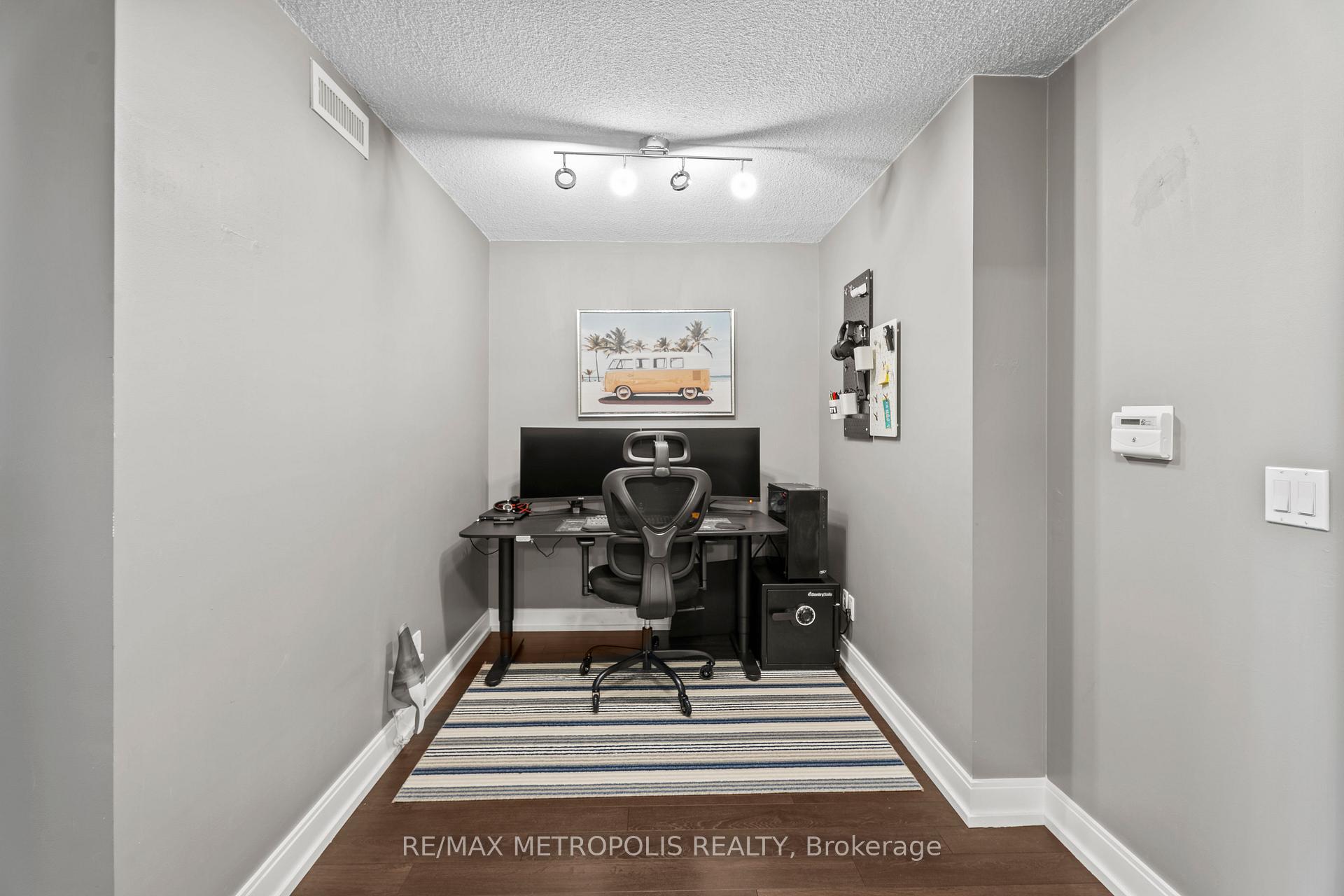 1 Bedroom Condo at 135 Village Green, Toronto For sale