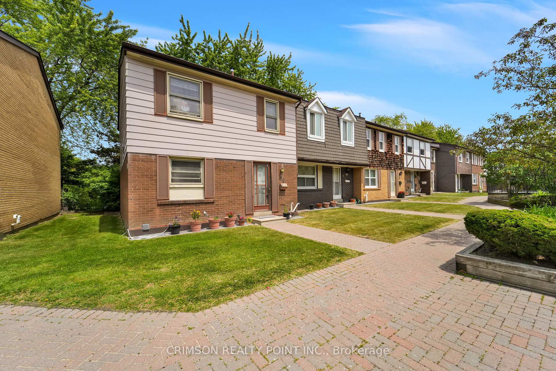 3 Bedrooms Condo at 25 Brimwood, Toronto For sale