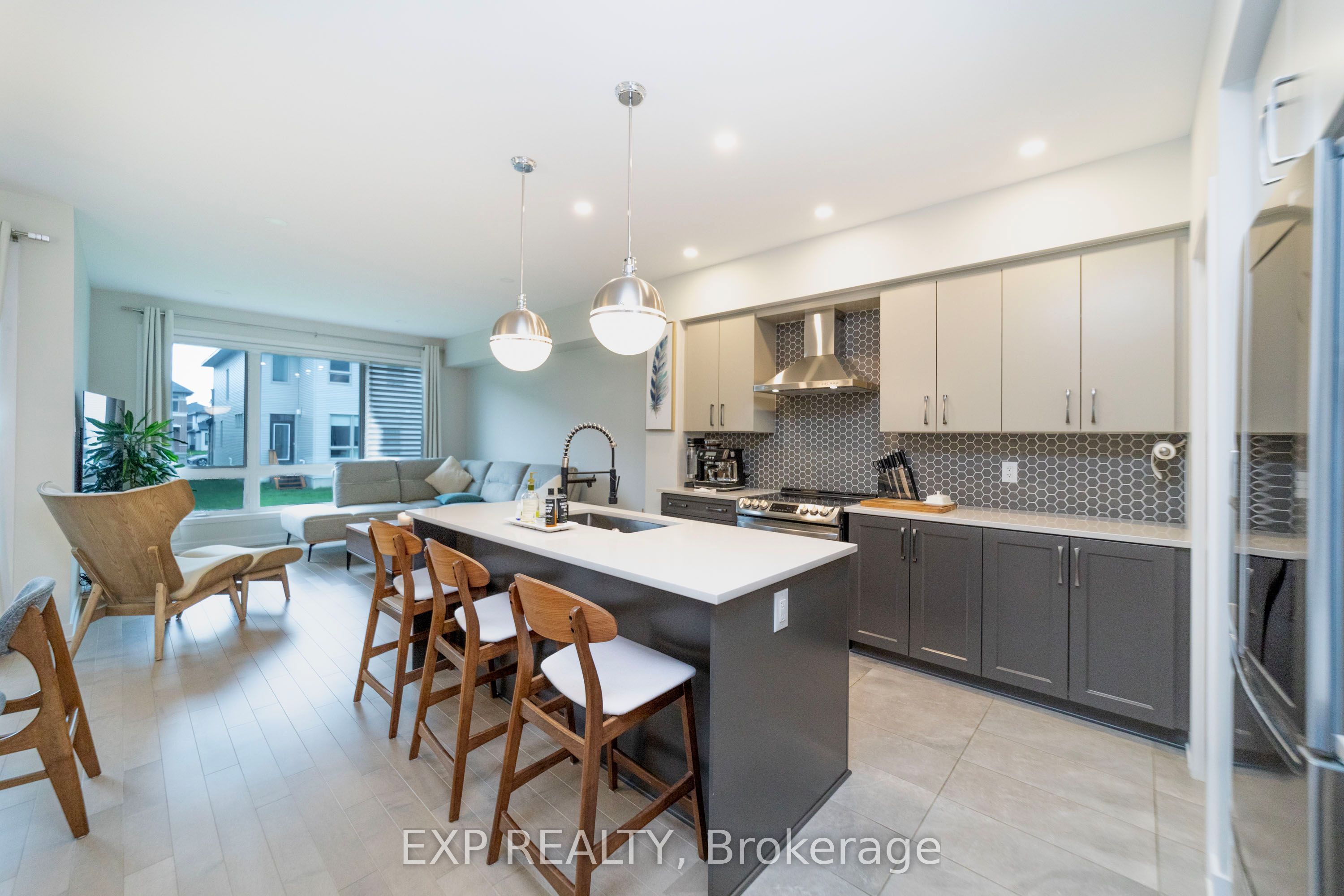 230 FINSBURY Avenue, Stittsville - Munster - Richmond 8203 - Stittsville (South)