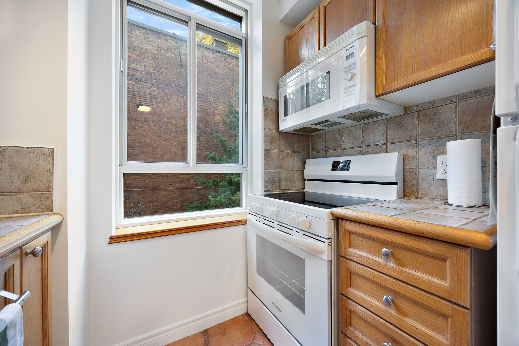 135 Maitland Street W 205
