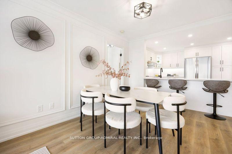 2 Bedrooms Condo at 11 Townsgate,  Vaughan For sale