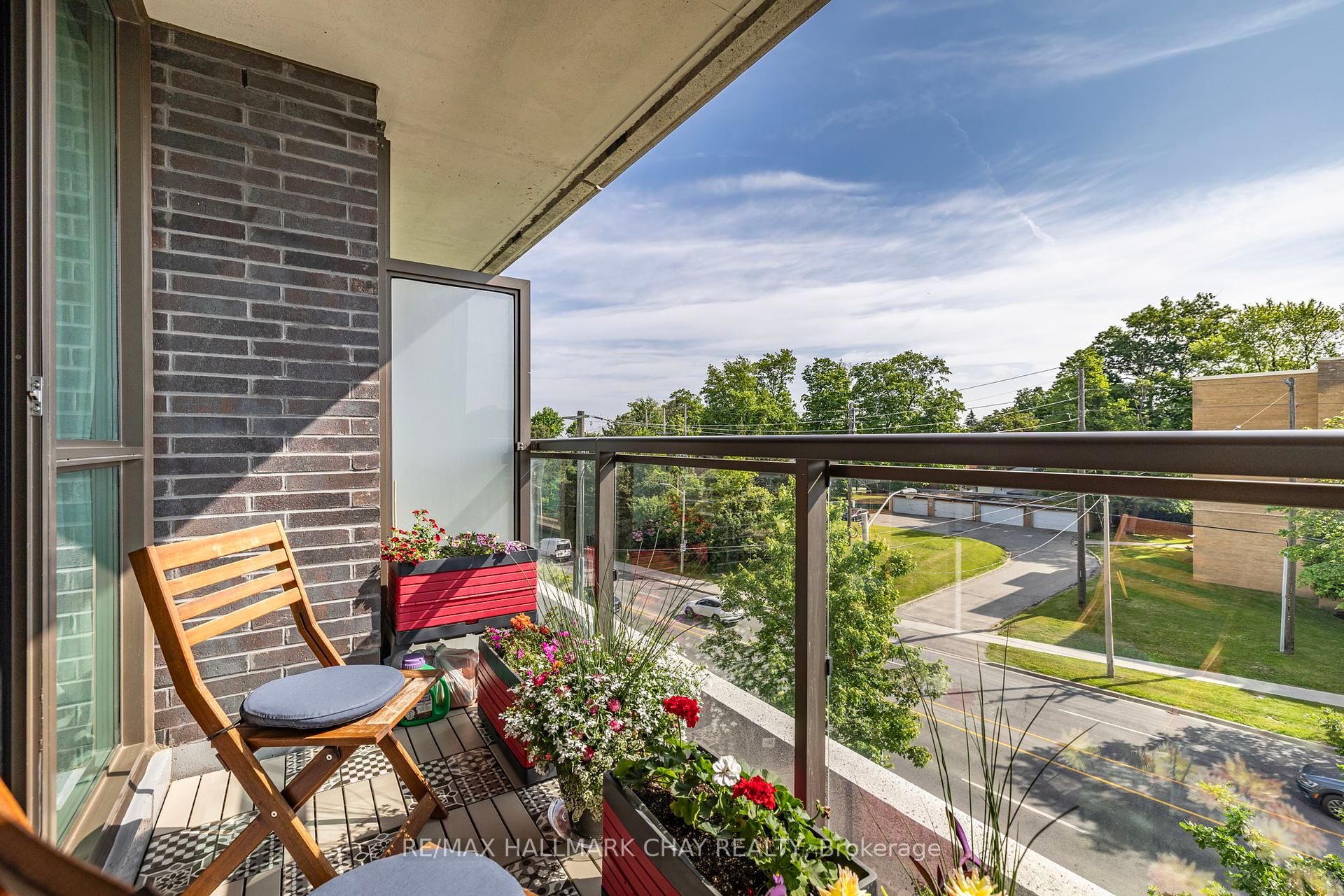 2 Bedrooms Condo at 80 Esther Lorrie, Toronto For sale