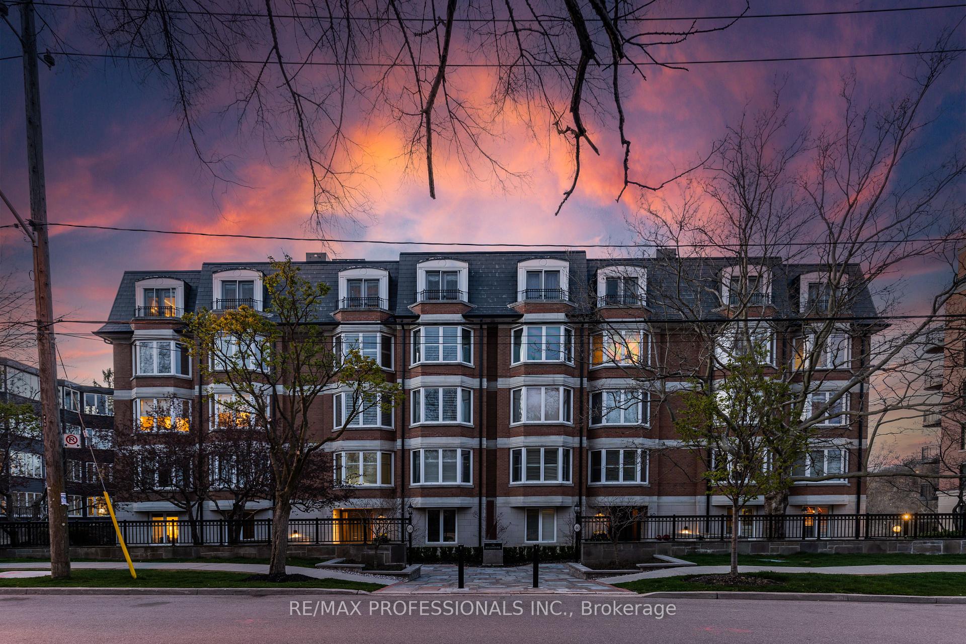 2 Bedrooms Condo at 40 Old Mill, Toronto For sale