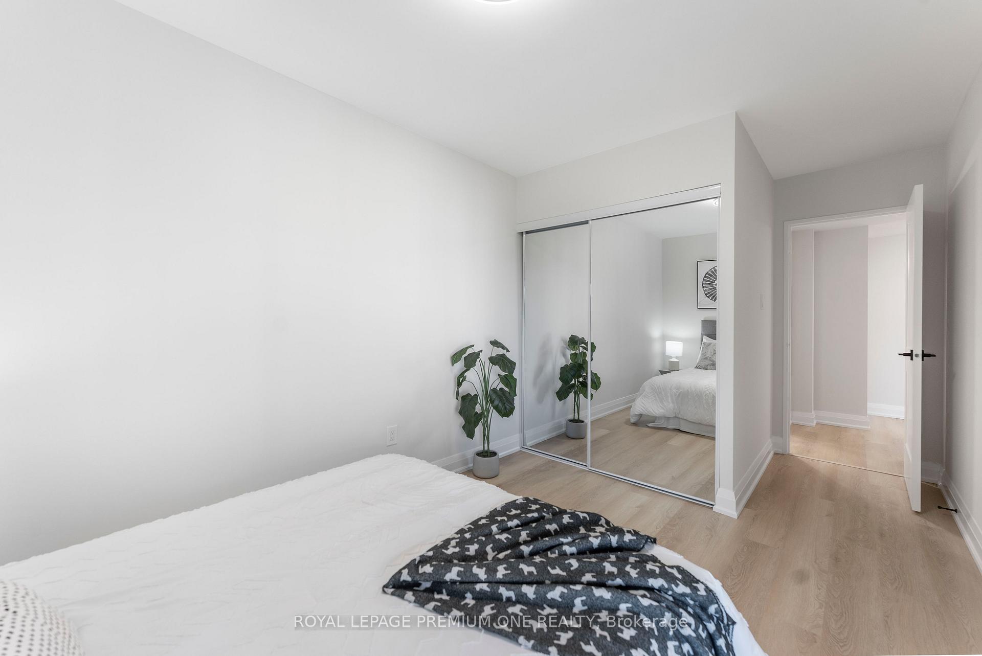 3 Bedrooms Condo at 60 Southport, Toronto For sale