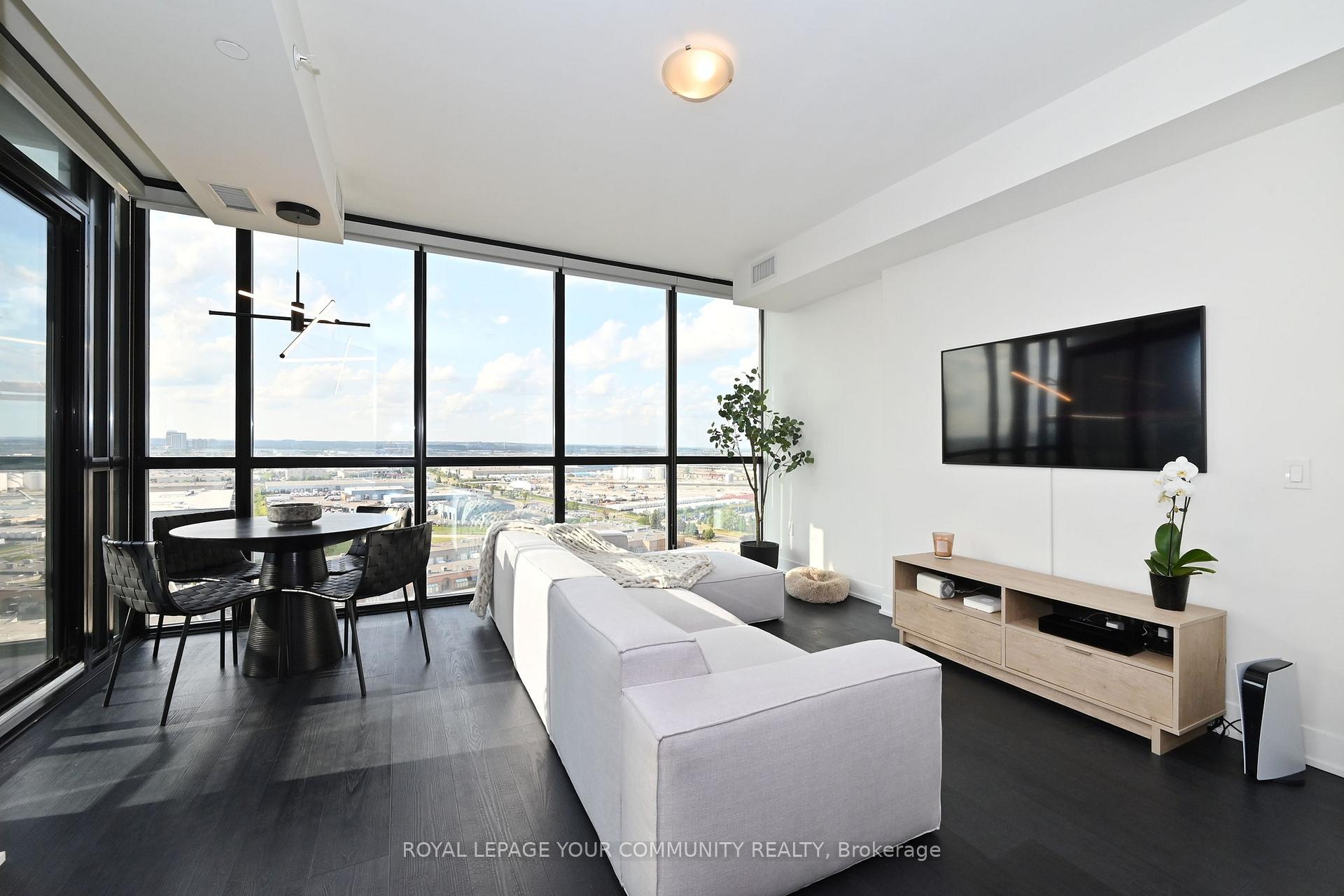 2 Bedrooms Condo at 2908 Highway 7, Vaughan For sale