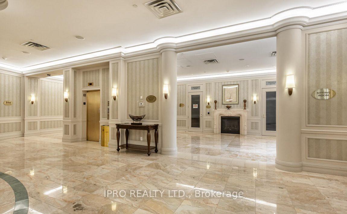 3 Bedrooms Condo at 25 Kingsbridge, Mississauga For sale
