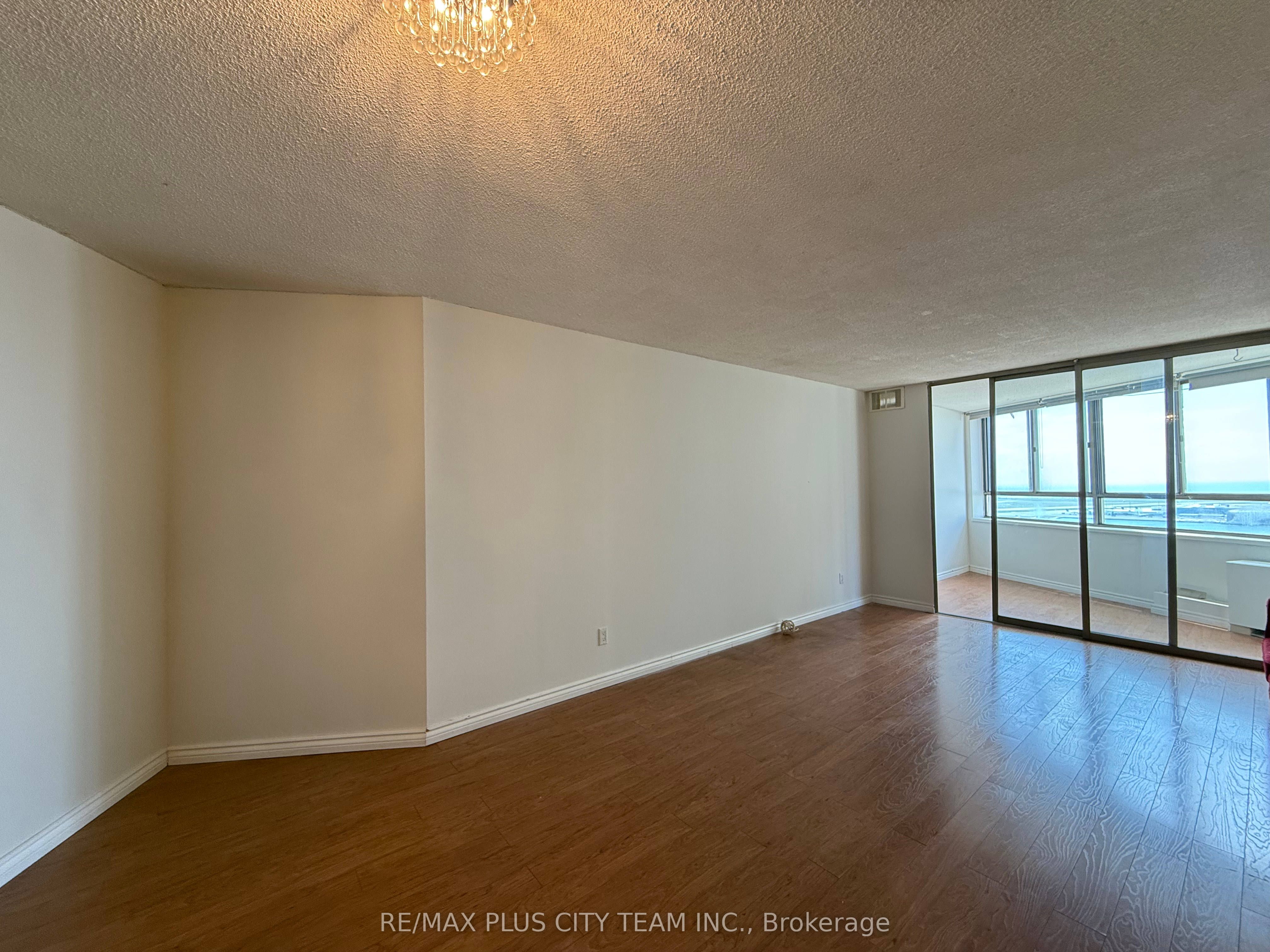 260 Queens Quay W, #2103
