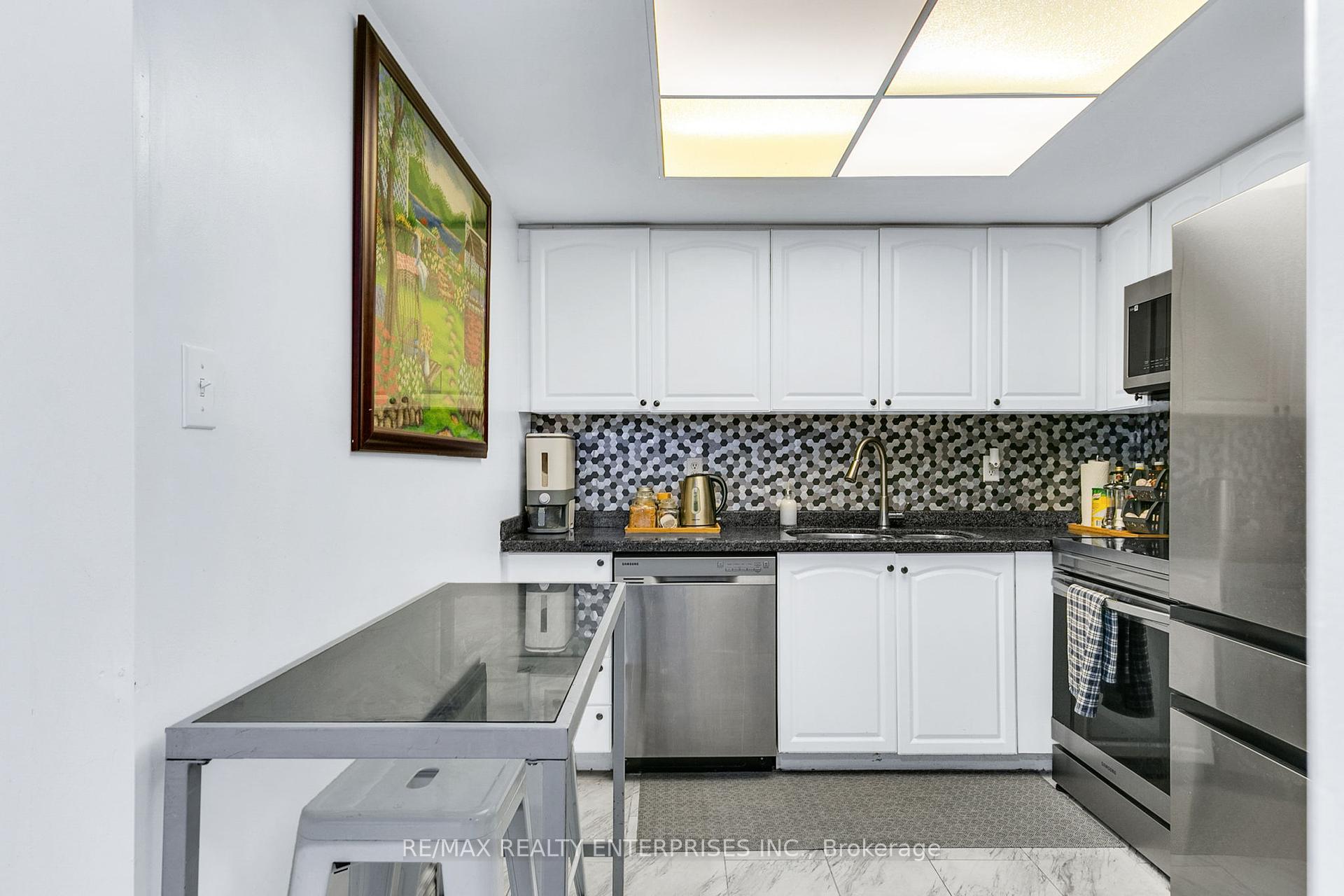 3 Bedrooms Condo at 1 Greystone Walk,  Toronto For sale