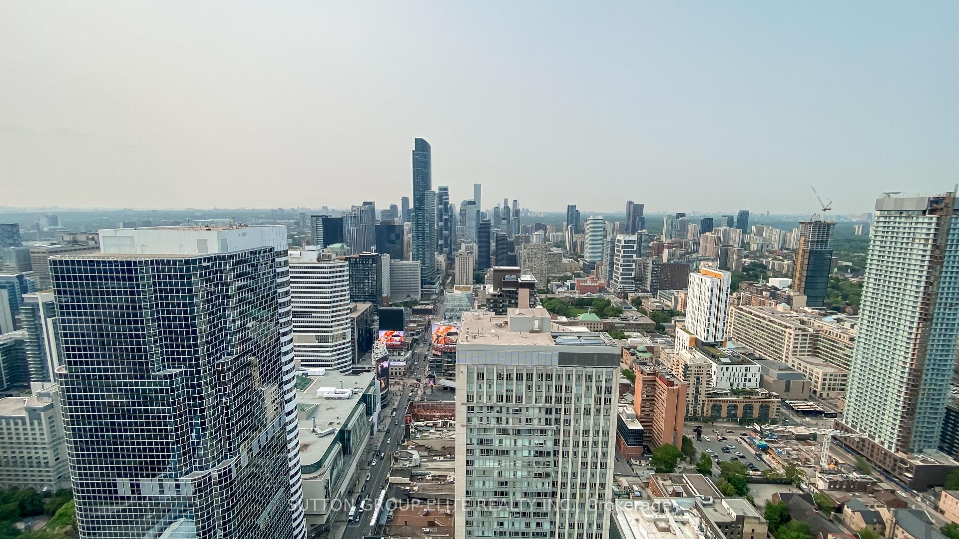 2 Bedrooms Condo at 197 YONGE, Toronto For sale
