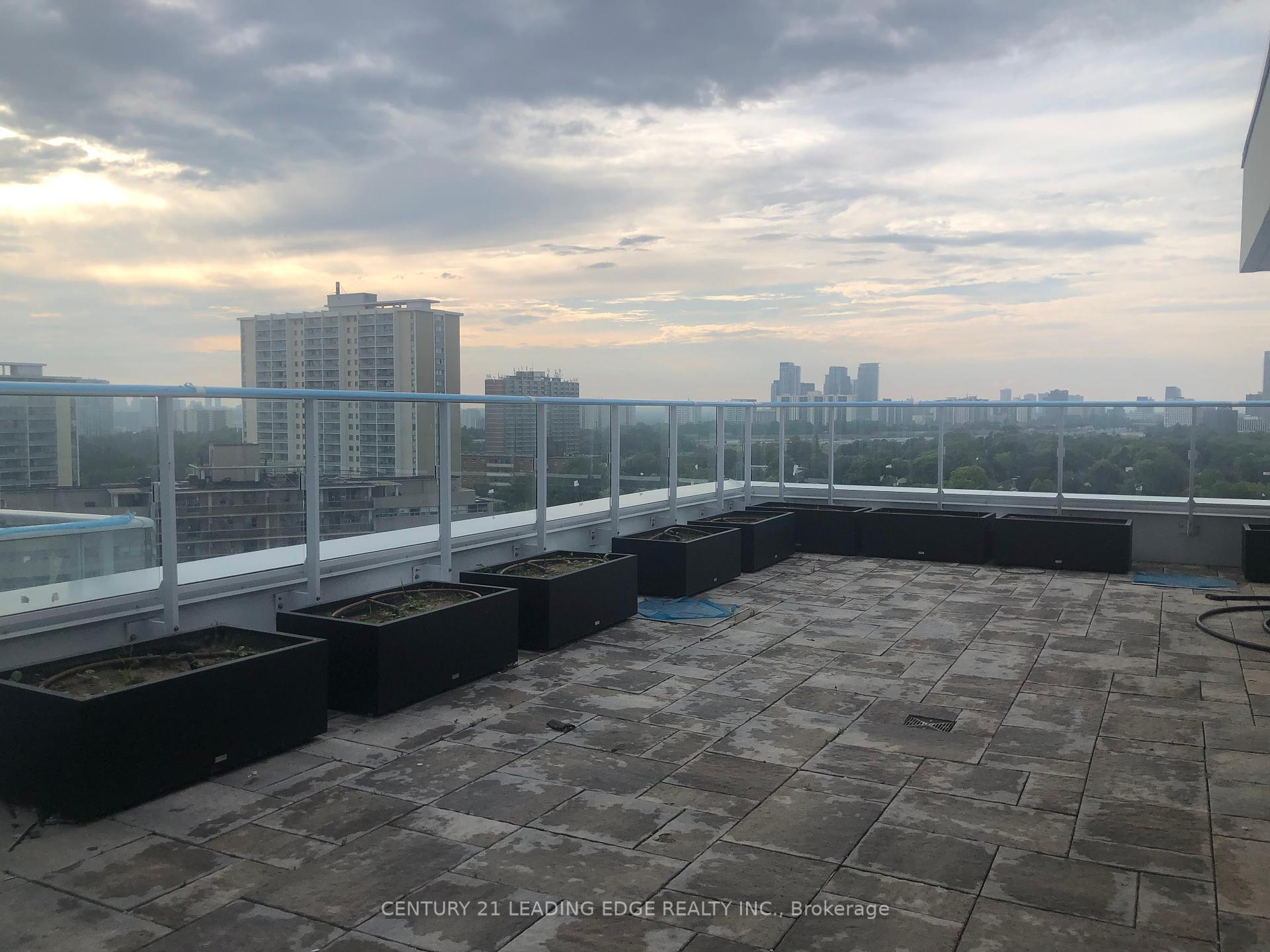 2 Bedrooms Condo at 10 Deerlick,  Toronto For sale