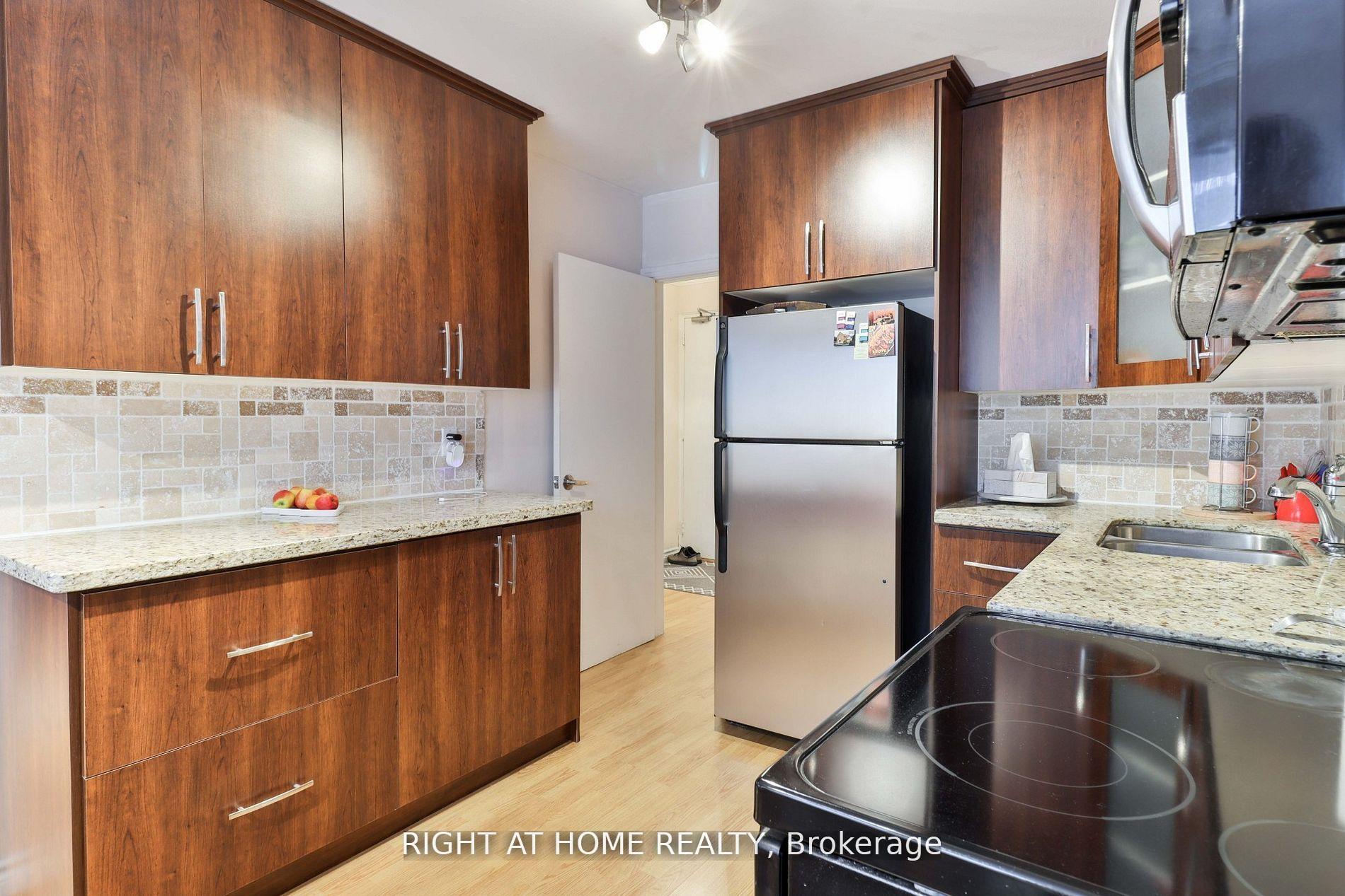 4 Bedrooms Condo at 50 Three Valleys, Toronto For sale
