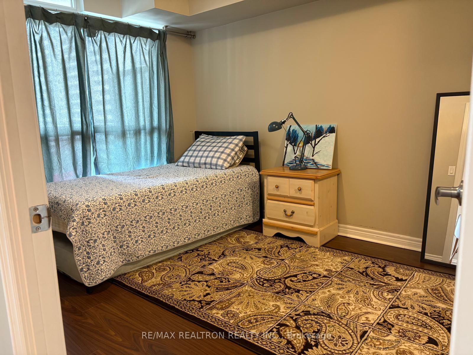 2 Bedrooms Condo at 225 Wellesley, Toronto For sale