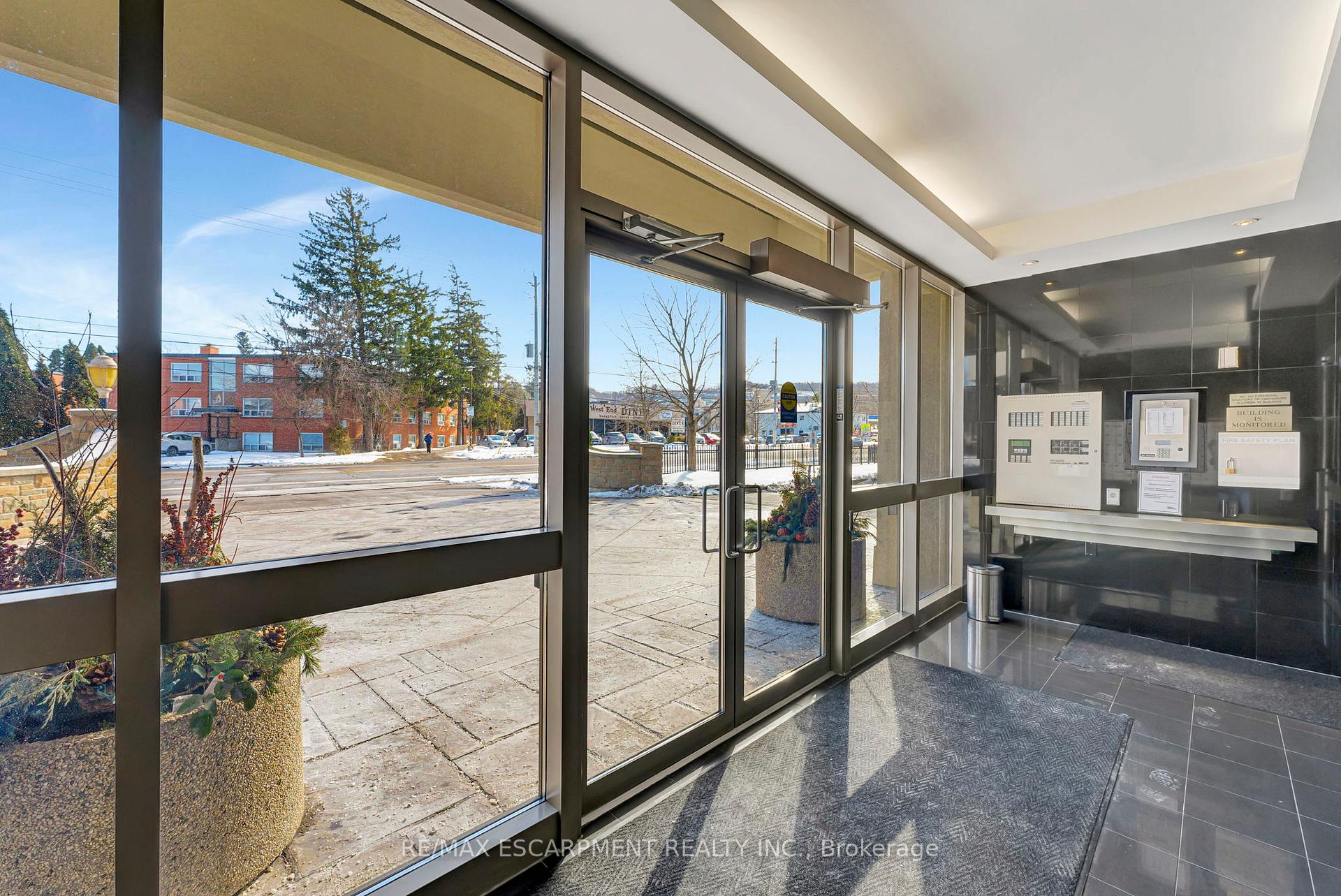 2 Bedrooms Condo at 1770 Main,  Hamilton For sale
