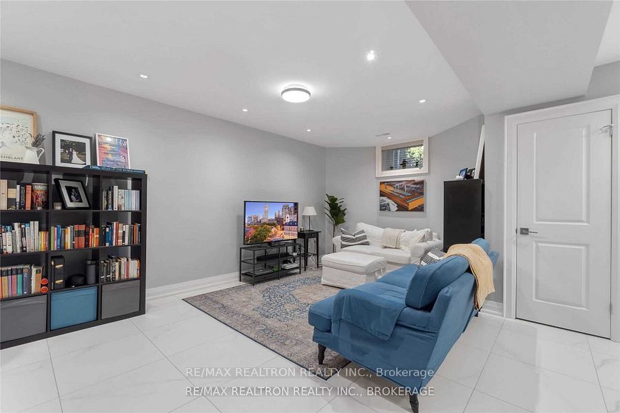 119 Balmoral