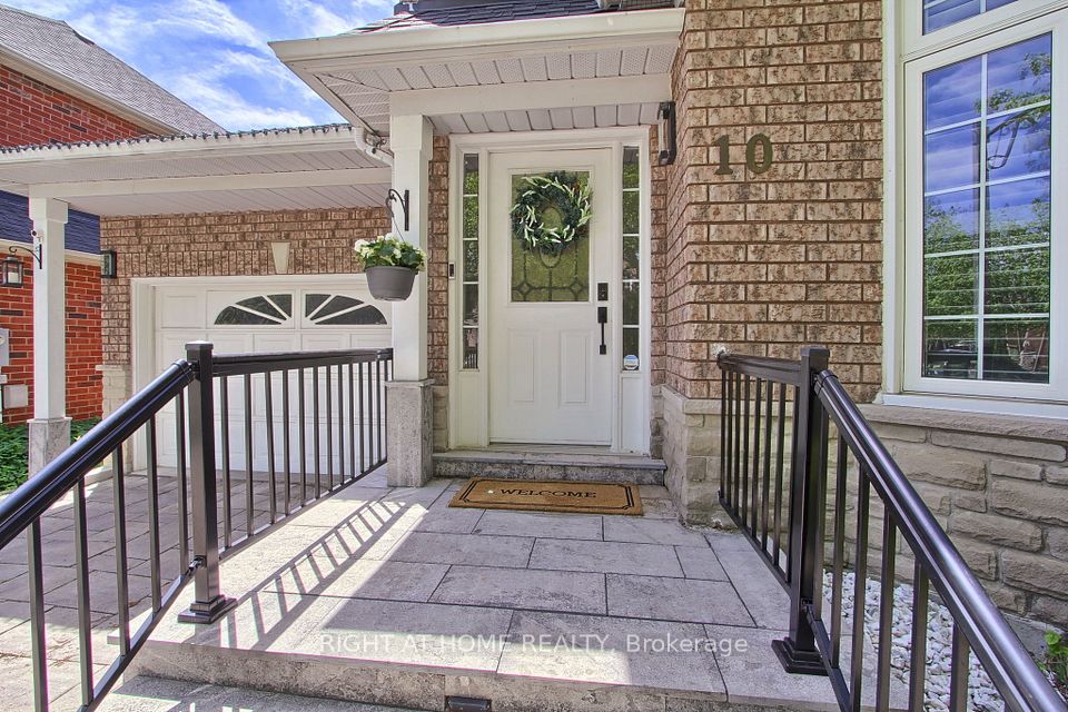 10 Juneberry Avenue, Markham, ON L3S 4B1
