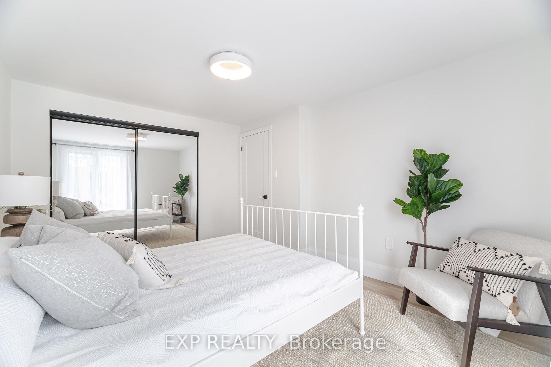 3 Bedrooms Condo at 120 Quigley,  Hamilton For sale