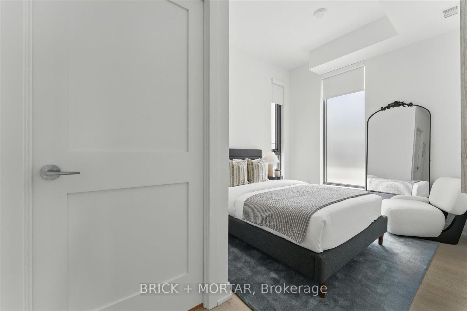 3 Bedrooms Condo at 1 Hillsdale, Toronto For sale