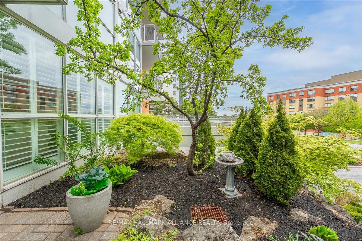 2 Bedrooms Condo at 1071 QUEENS, Oakville For sale