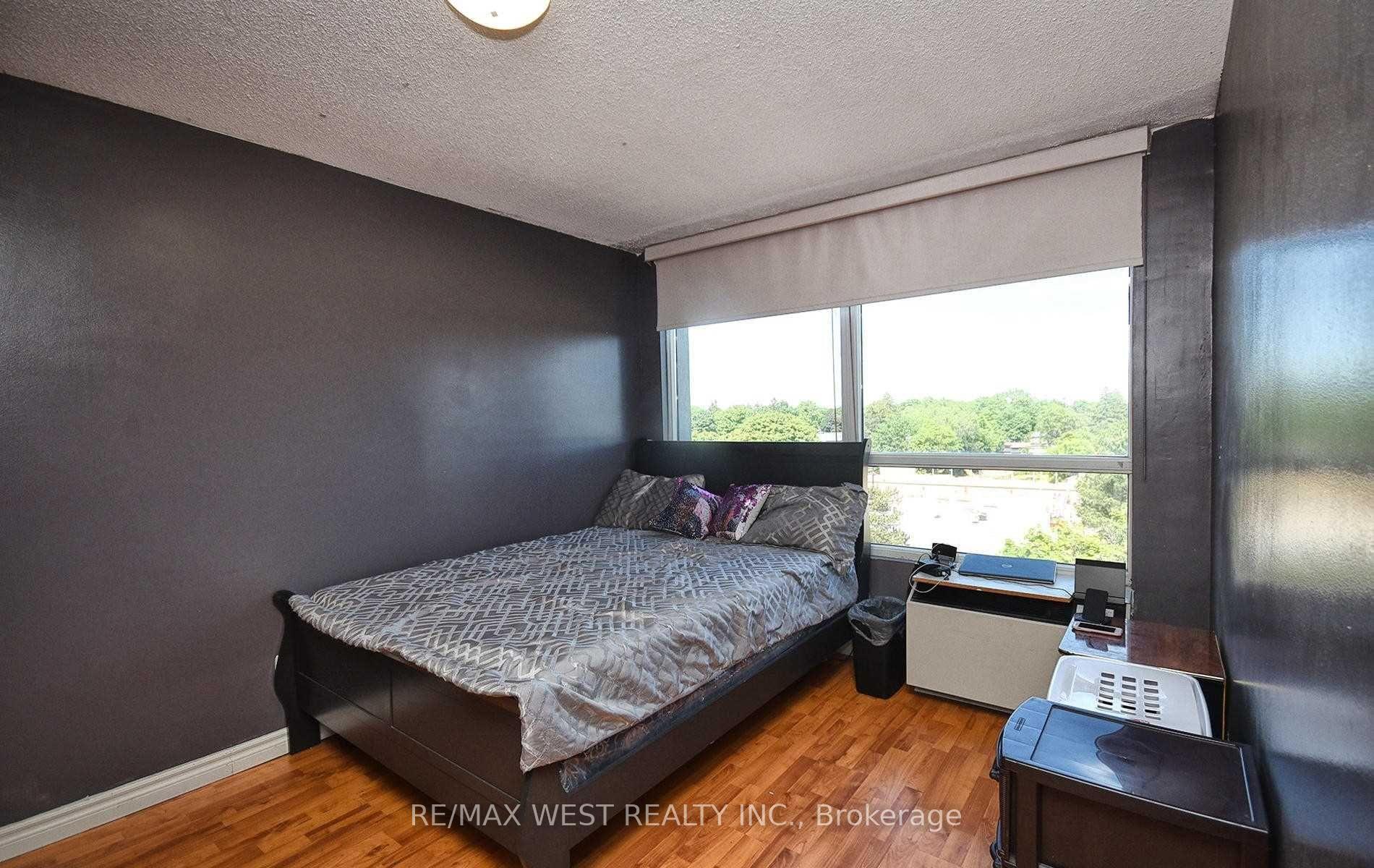 4 Bedrooms Condo at 1 Reidmount, Toronto For sale