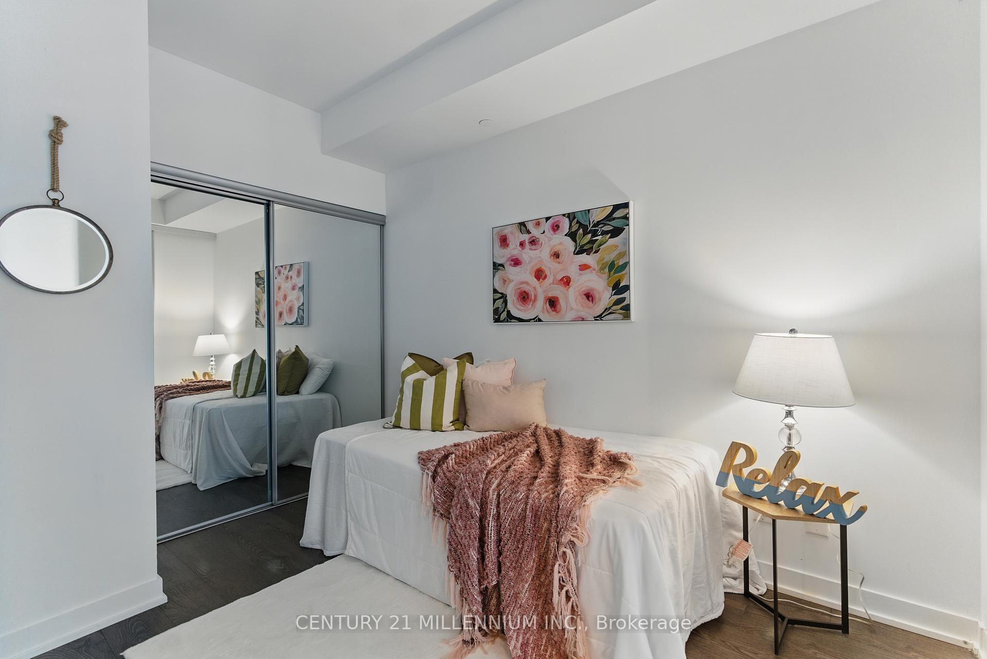 3 Bedrooms Condo at 1926 Lake Shore, Toronto For sale