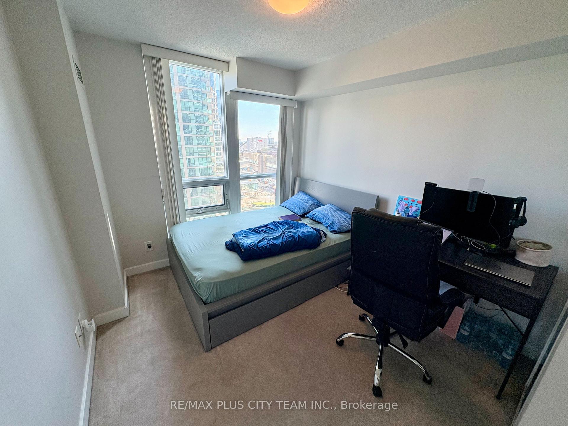 2 Bedrooms Condo at 18 Harbour,  Toronto For sale