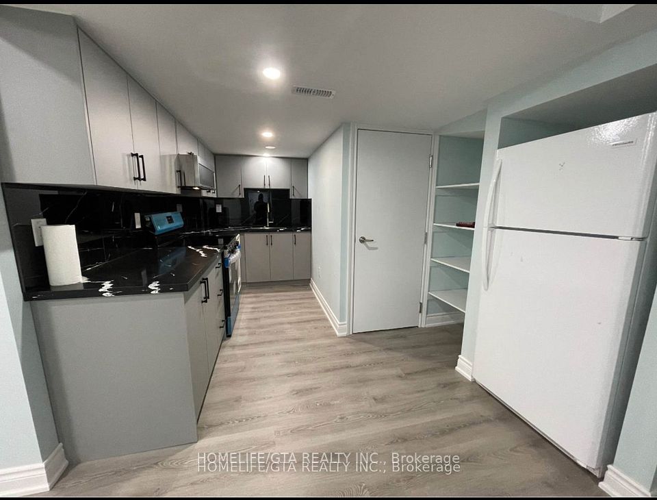 35 Brockman Crescent, Ajax, ON L1T 4B3