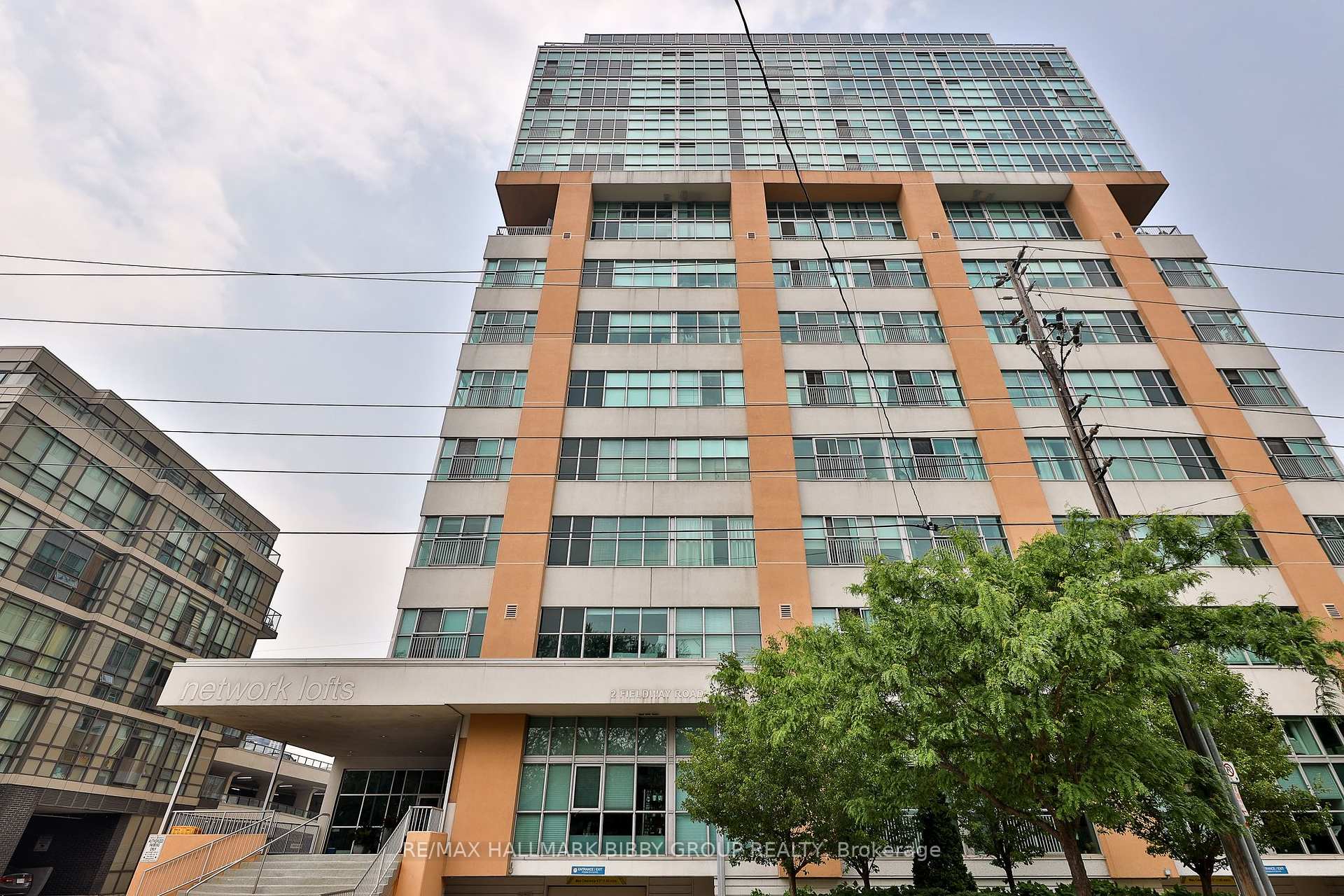 2 Bedrooms Condo at 2 Fieldway, Toronto For sale