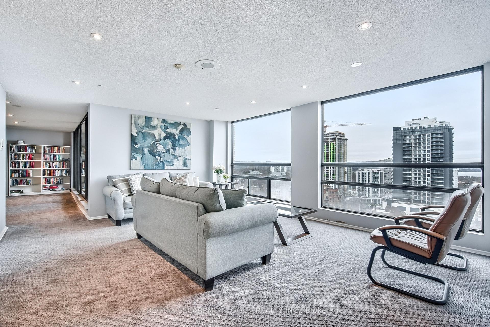 2 Bedrooms Condo at 222 Jackson,  Hamilton For sale