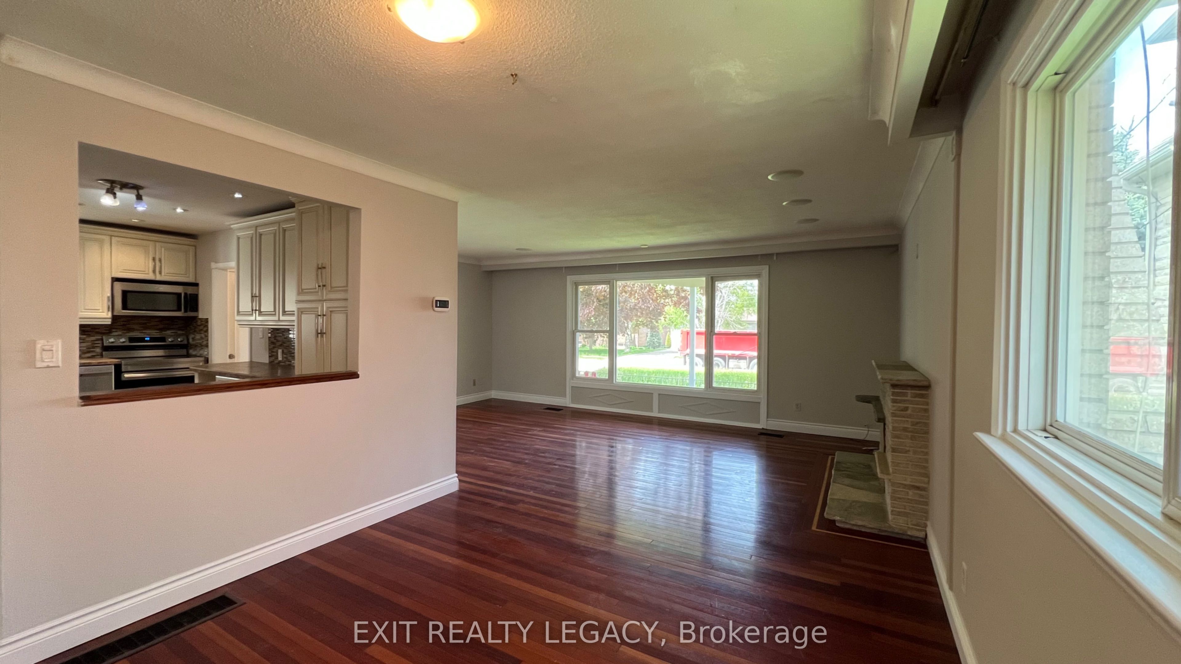 89 Bond Crescent