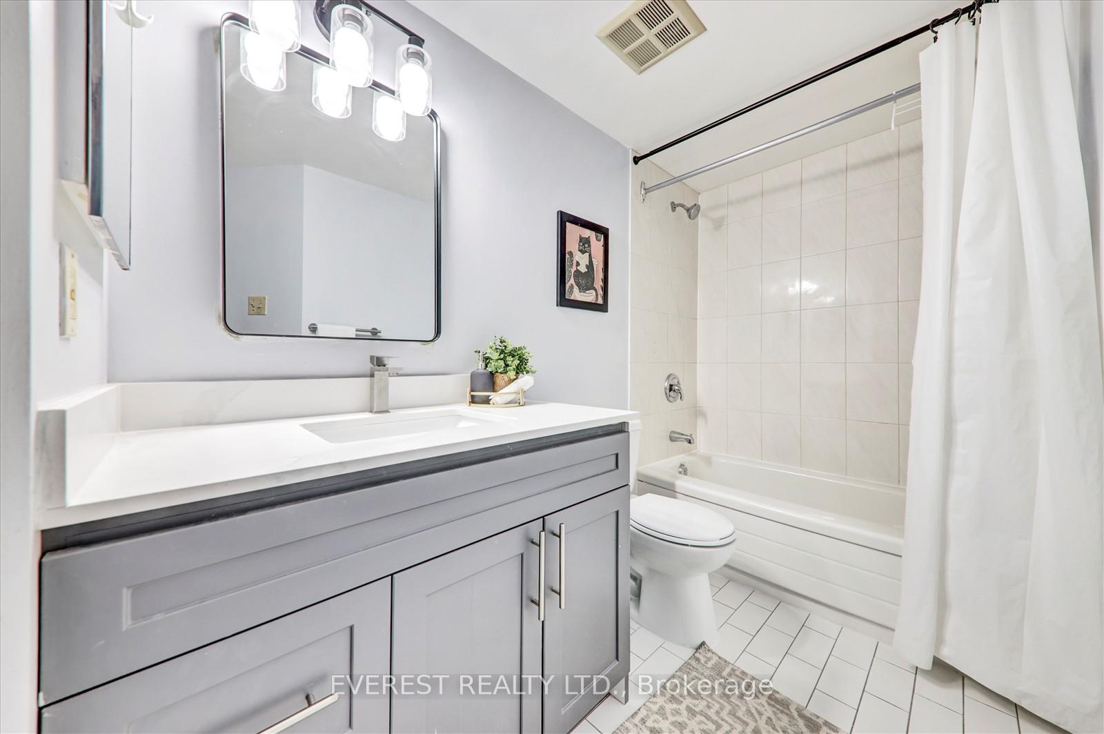 3 Bedrooms Condo at 3 Greystone Walk, Toronto For sale