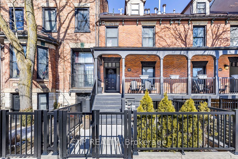 366 Dundas