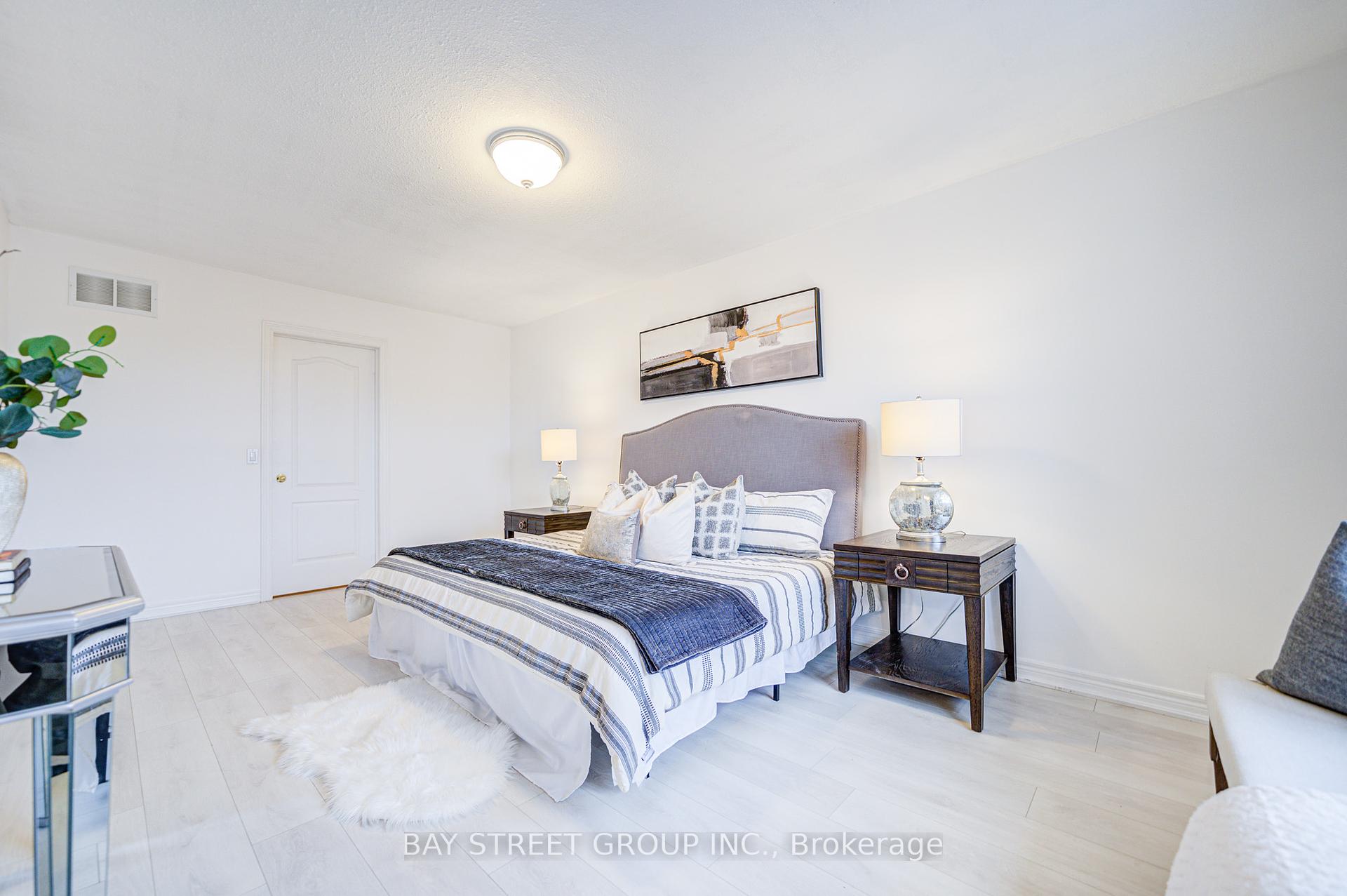 2 Bedrooms Condo at 1085 Harrogate, Hamilton For sale