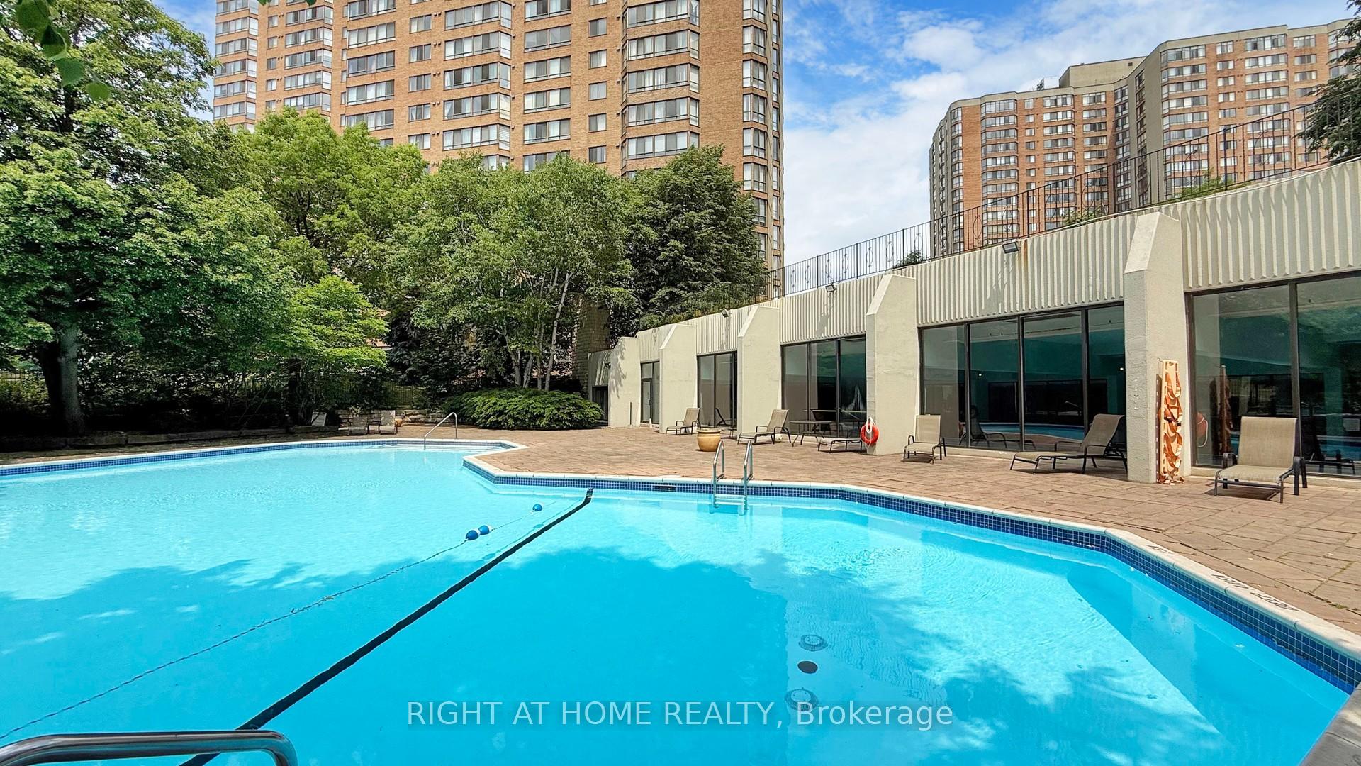 3 Bedrooms Condo at 75 Bamburgh, Toronto For sale