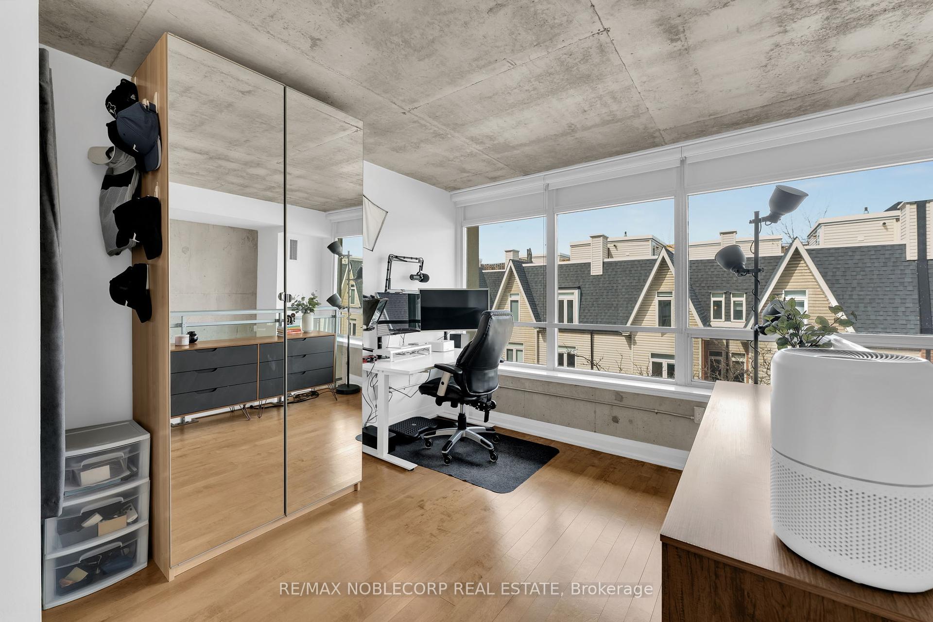 2 Bedrooms Condo at 954 King, Toronto For sale