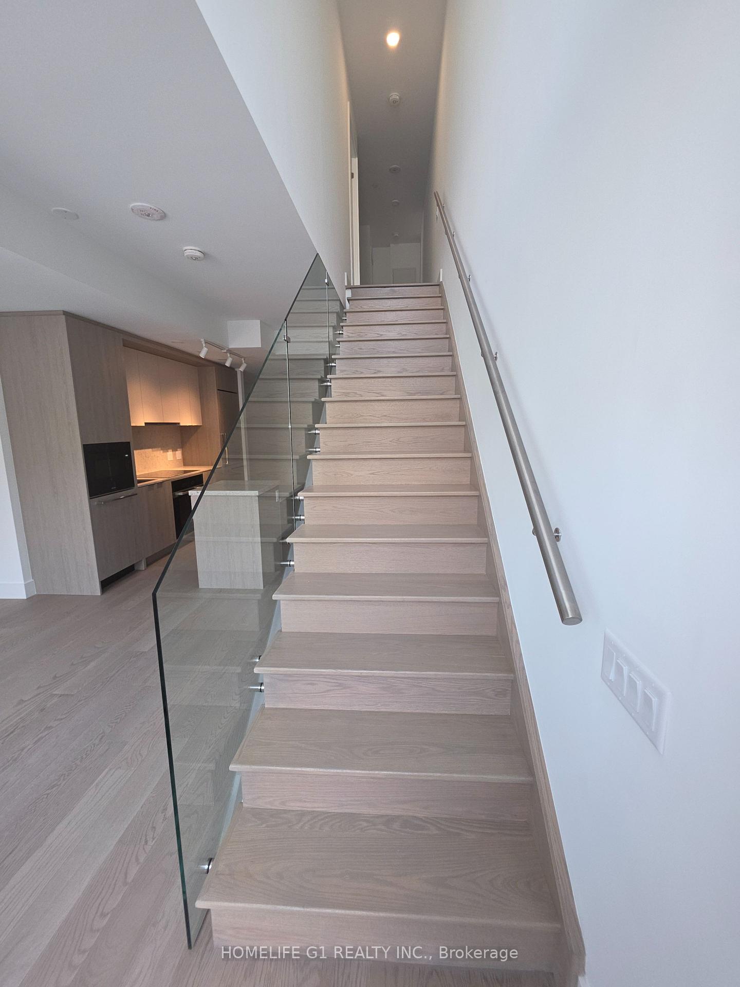 3 Bedrooms Condo at 6 Greenbriar, Toronto For sale
