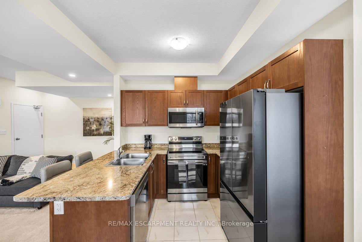 2 Bedrooms Condo at 383 Dundas,  Hamilton For sale